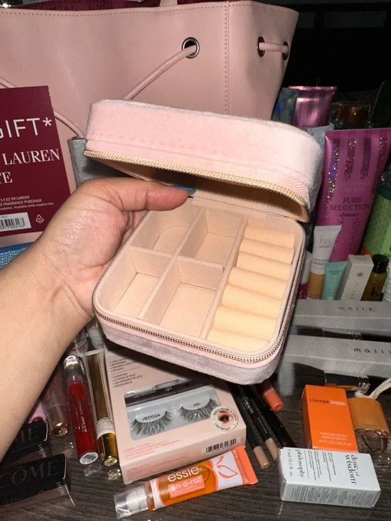 62 Piece Huge Resellers Bundle of Makeup, Skincare, Haircare, & More - Picture 10 of 14